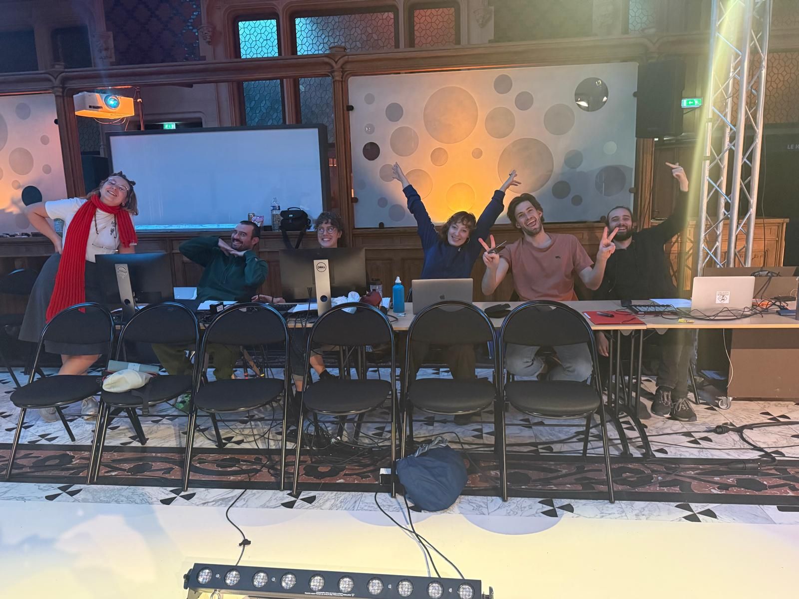 Une de la compagnie Les Barbares