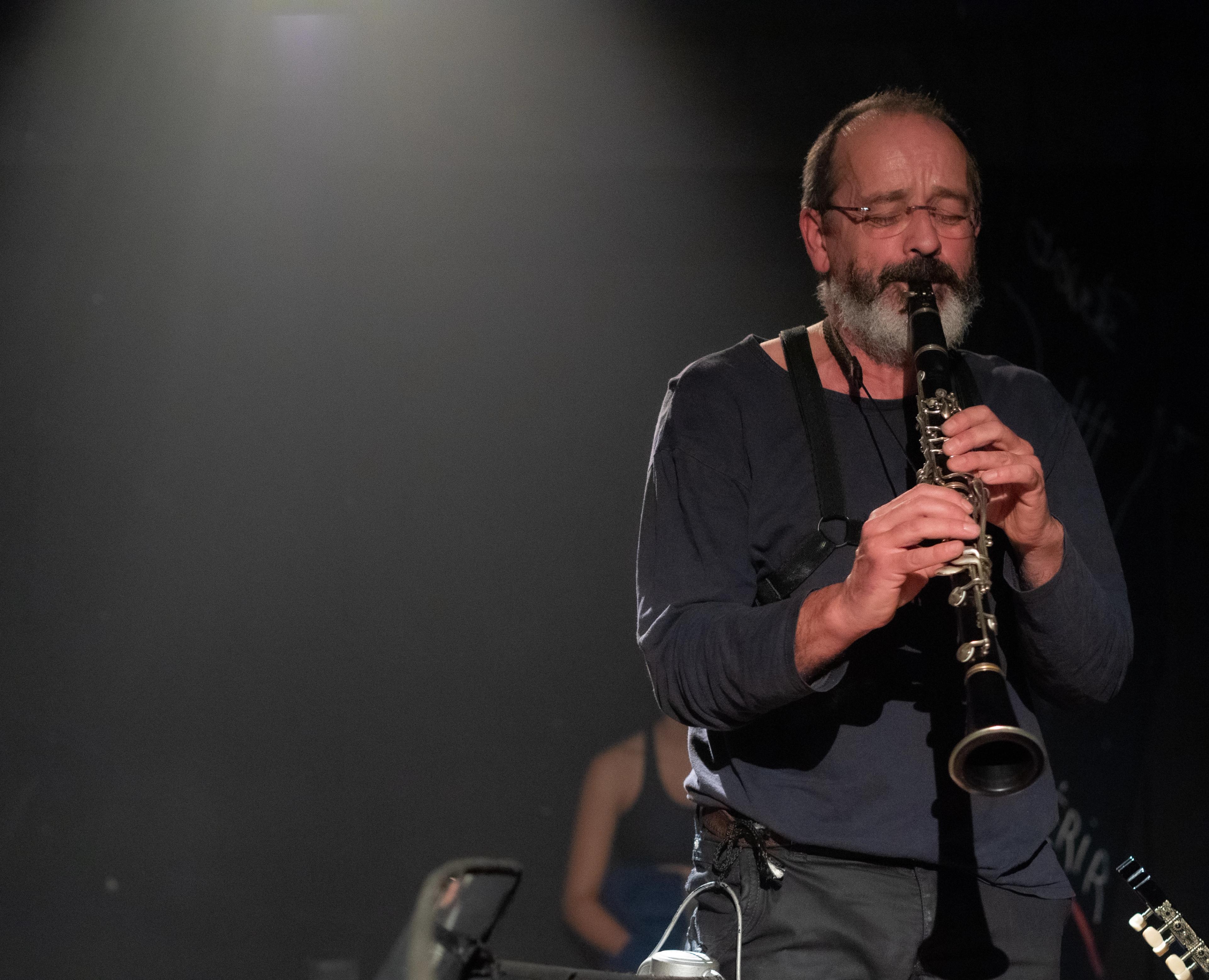 Une de la compagnie Les Barbares