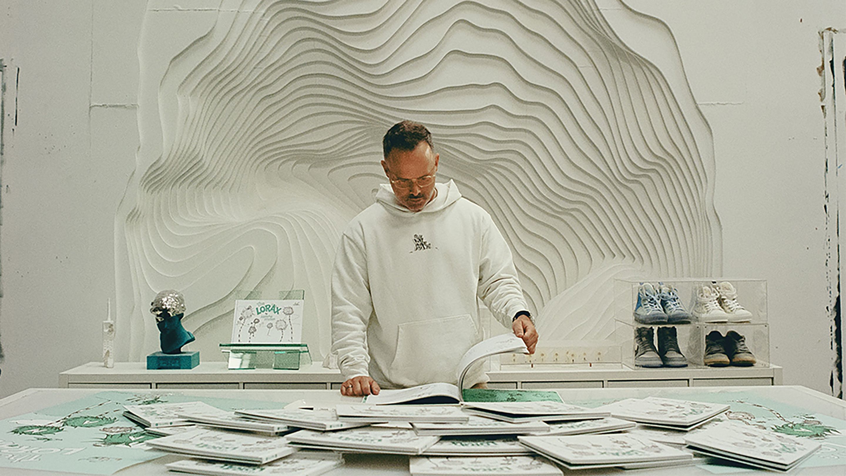 Daniel Arsham reading a book