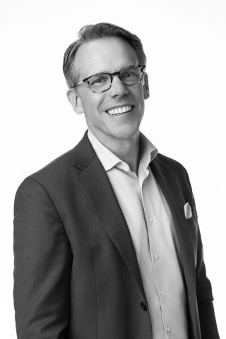 WEB-CROP Anders Linder-2.png