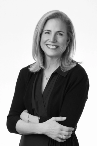 WEB-CROP Laurie Korneffel-6.png