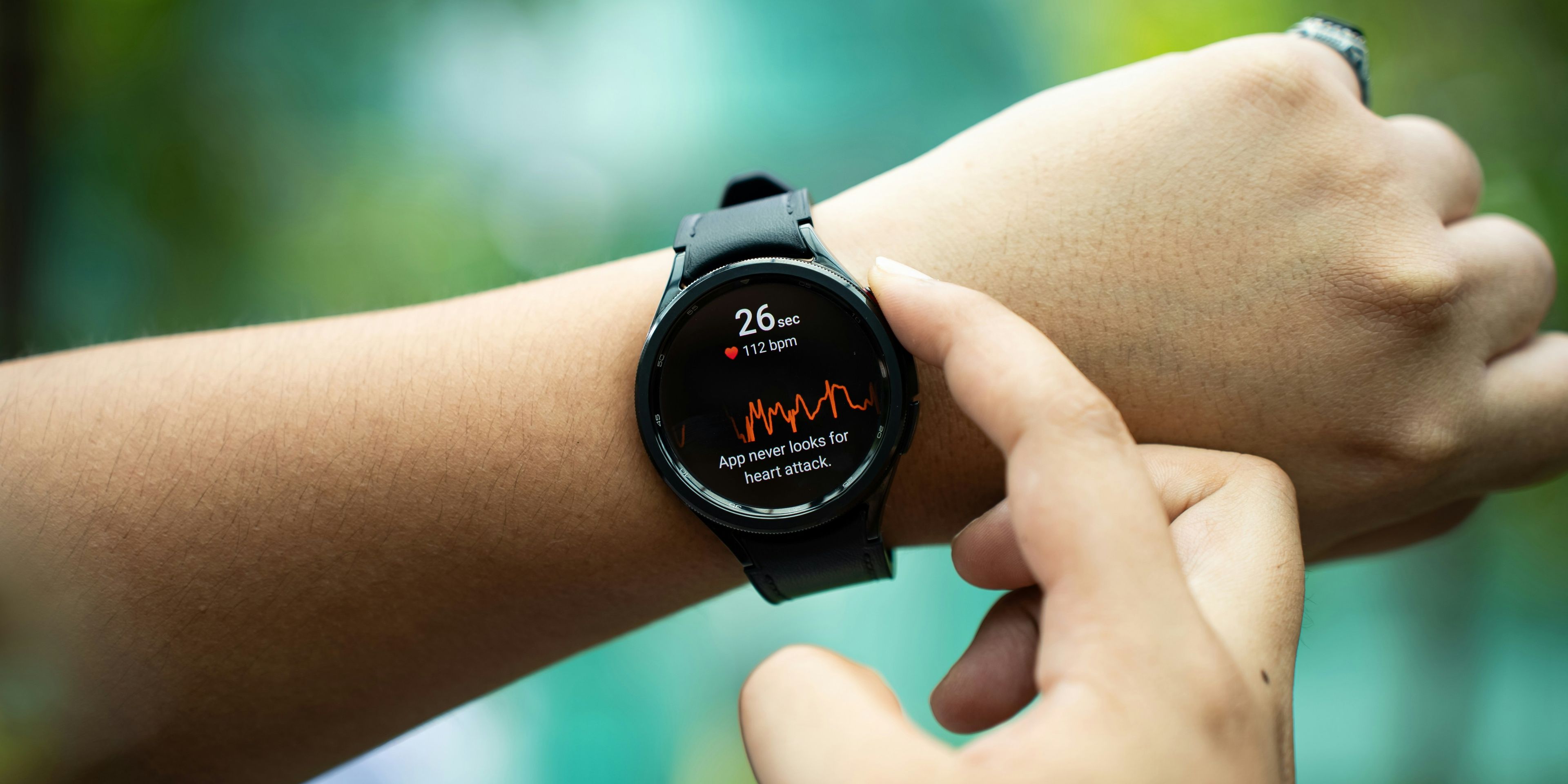 smart watch with heart rate monitoring
