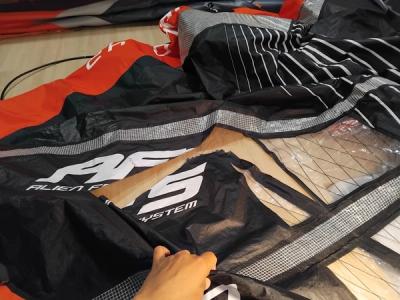 Image mise en avant - Réparation d'ailes de wingfoil : déchirures, boudins et valves - Guide expert