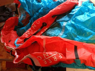 Image mise en avant - Réparations d'urgence en wingfoil : que faire sur le spot - Guide de survie