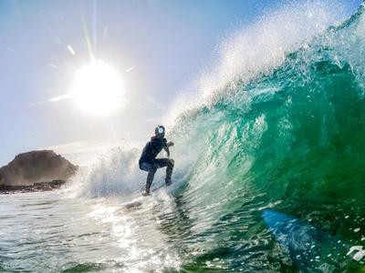 Réparation de planches de surf : fissures, éclats et réparations structurelles