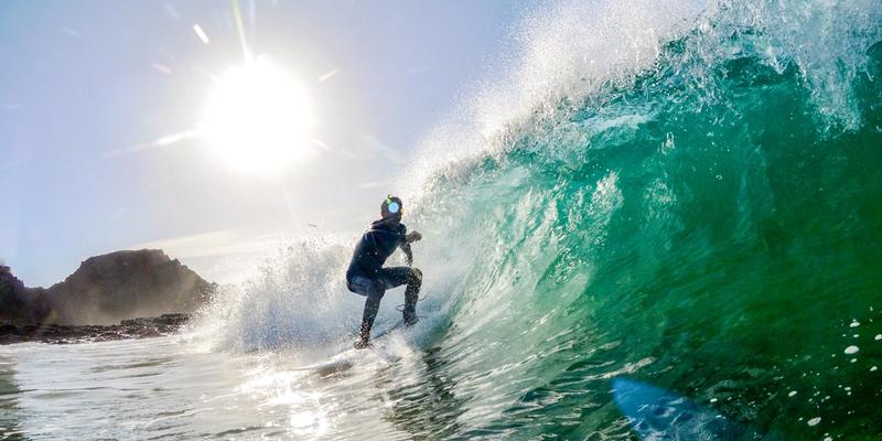 Réparation de planches de surf : fissures, éclats et réparations structurelles