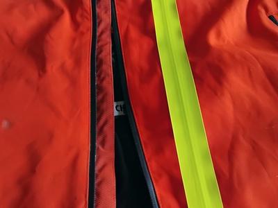 Image mise en avant - Réparation de gants et chaussons : déchirures, trous et réparations d'étanchéité