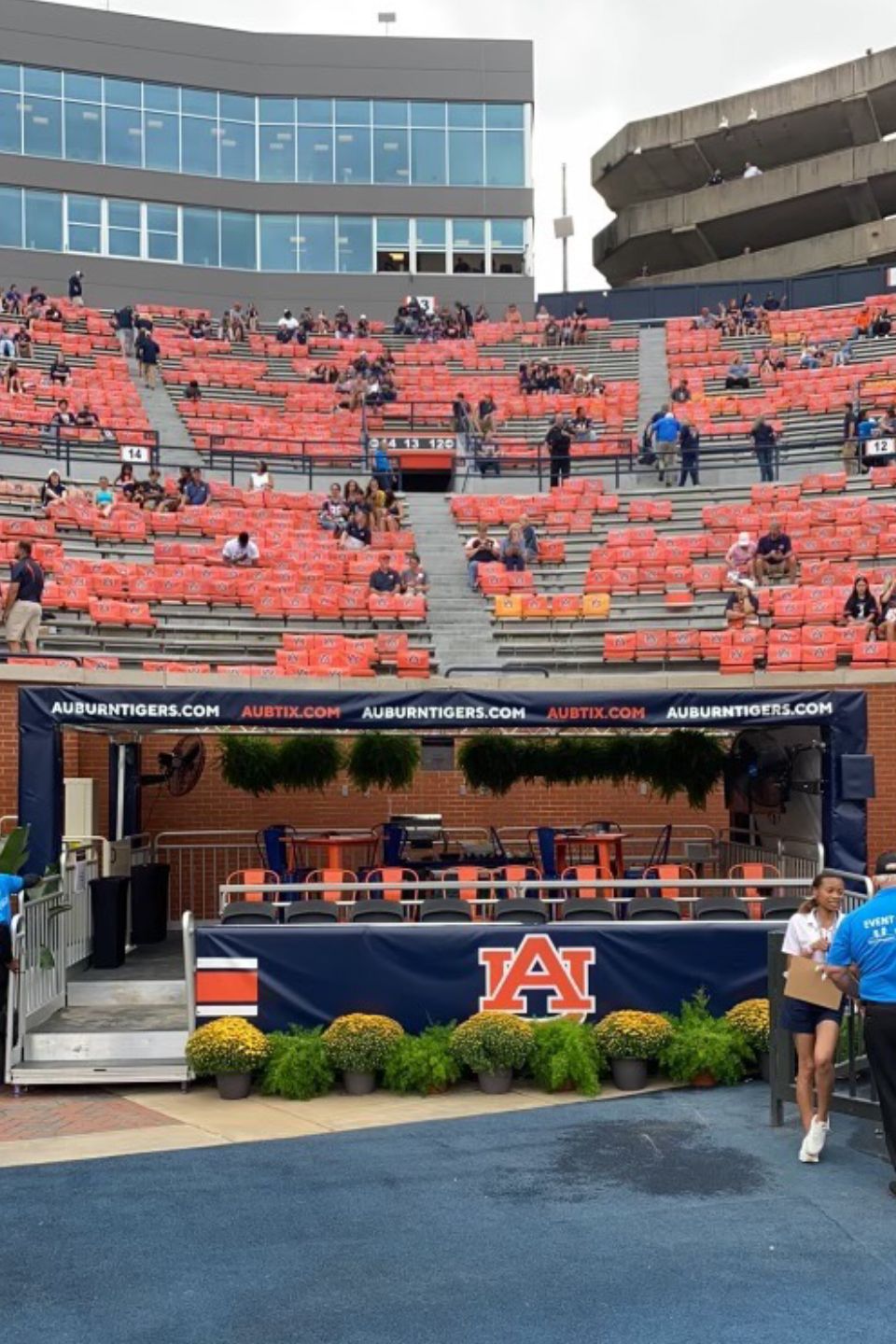 FIELD SUITES & CABANAS