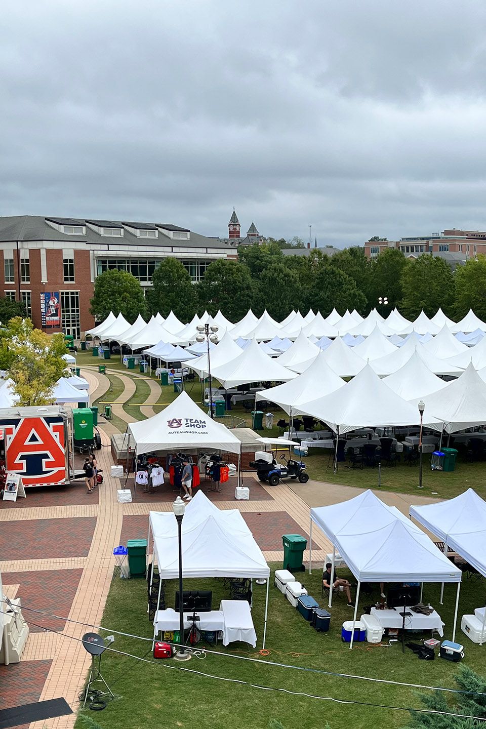 Auburn Full-Service Tailgates