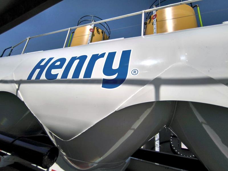 Large Henry logo applied to a pneumatic tanker trailer