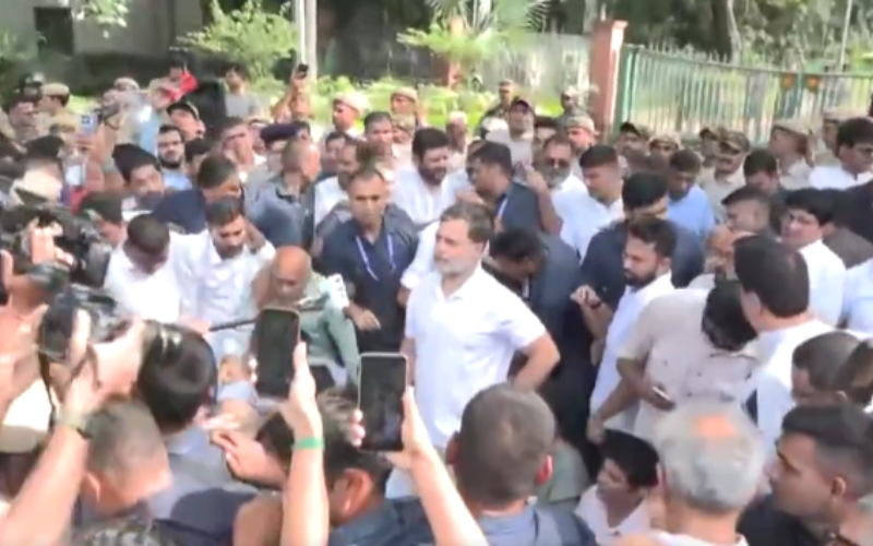 पीएम आवास के बाहर कांग्रेस का प्रदर्शन, राहुल गांधी