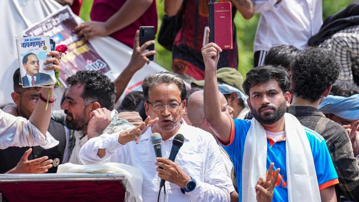CJP Protest Delhi: NEET पेपर लीक के खिलाफ जंतर मंतर पर युवाओं का महाप्रदर्शन, शिक्षा मंत्री से इस्तीफे की मांग