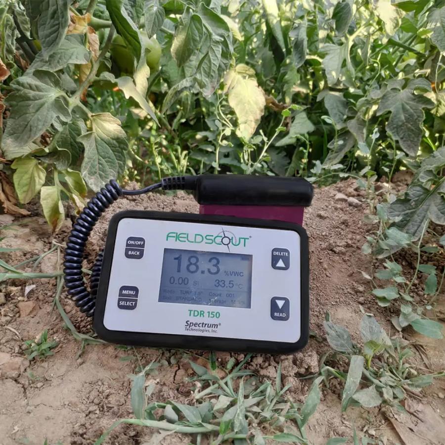 Herramienta de diagnóstico profesional: El medidor de humedad portátil TDR 150 permite conocer en tiempo real la humedad del suelo y la electroconductividad para ajustar los riegos al milímetro.