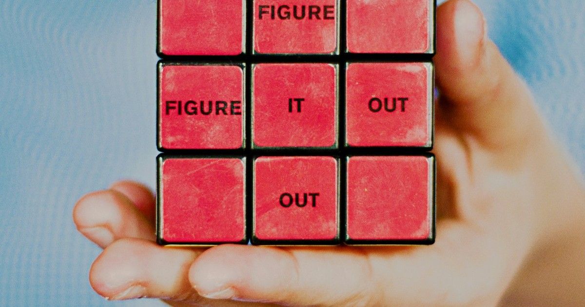 KI-Frameworks für den Mittelstand, Rubik's Cube mit der Aufschrift Figure it out als Symbol für strategische Orientierung