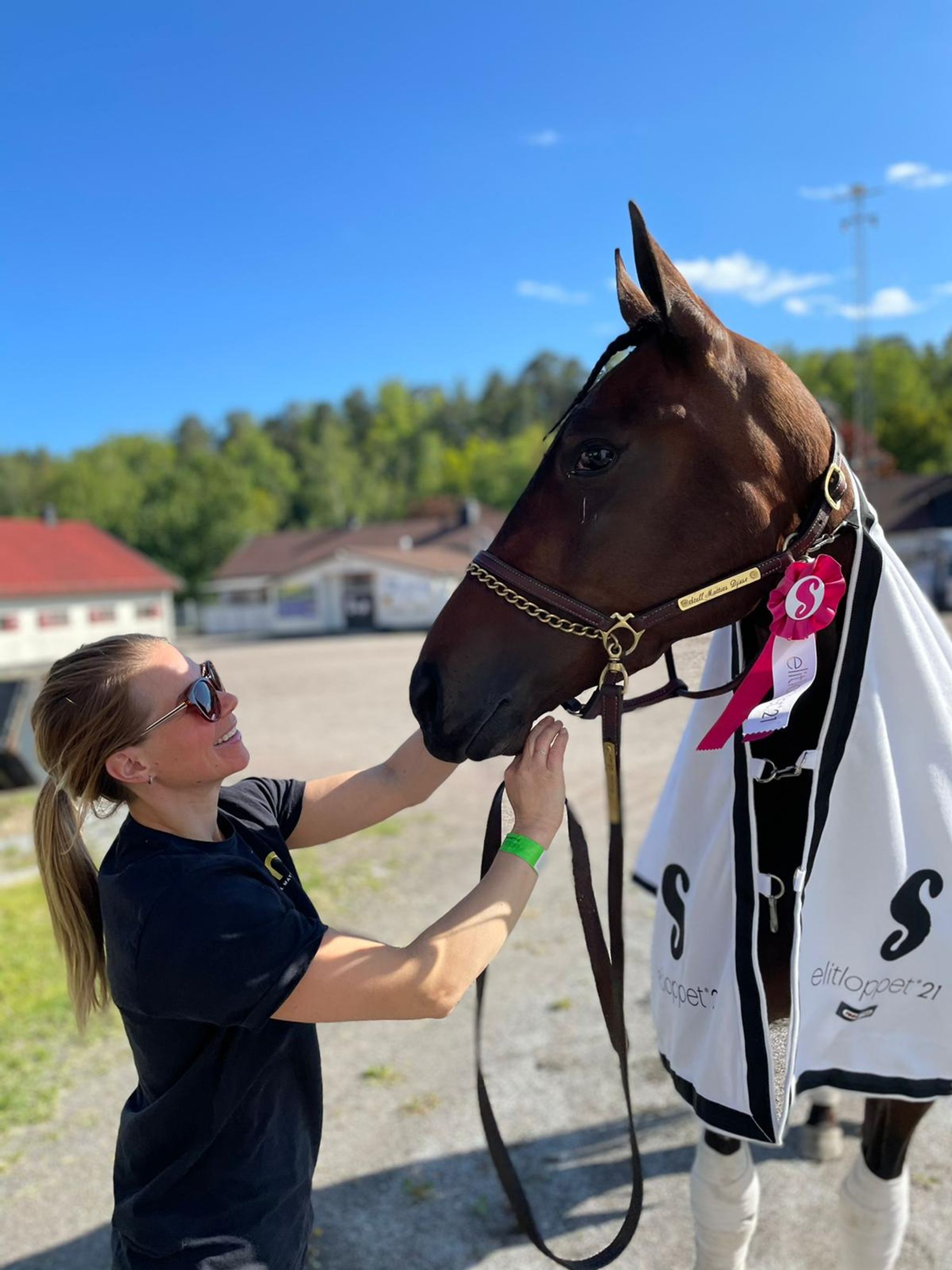 5FF0A227-1401-45AC-804F-F947EC177B3C