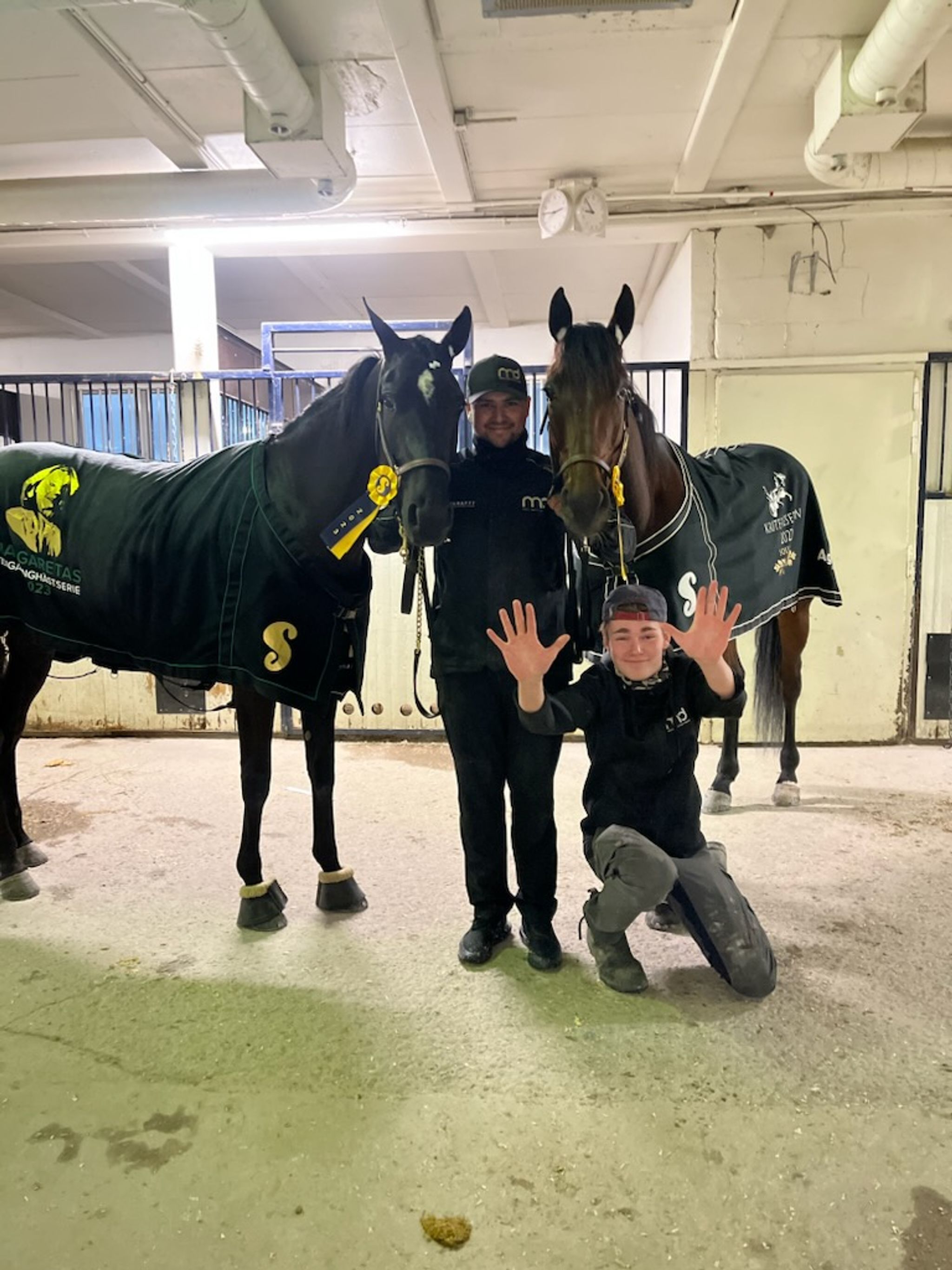 95CFE8C9-1C33-4DA8-A4B5-BB1B78E1ABC5