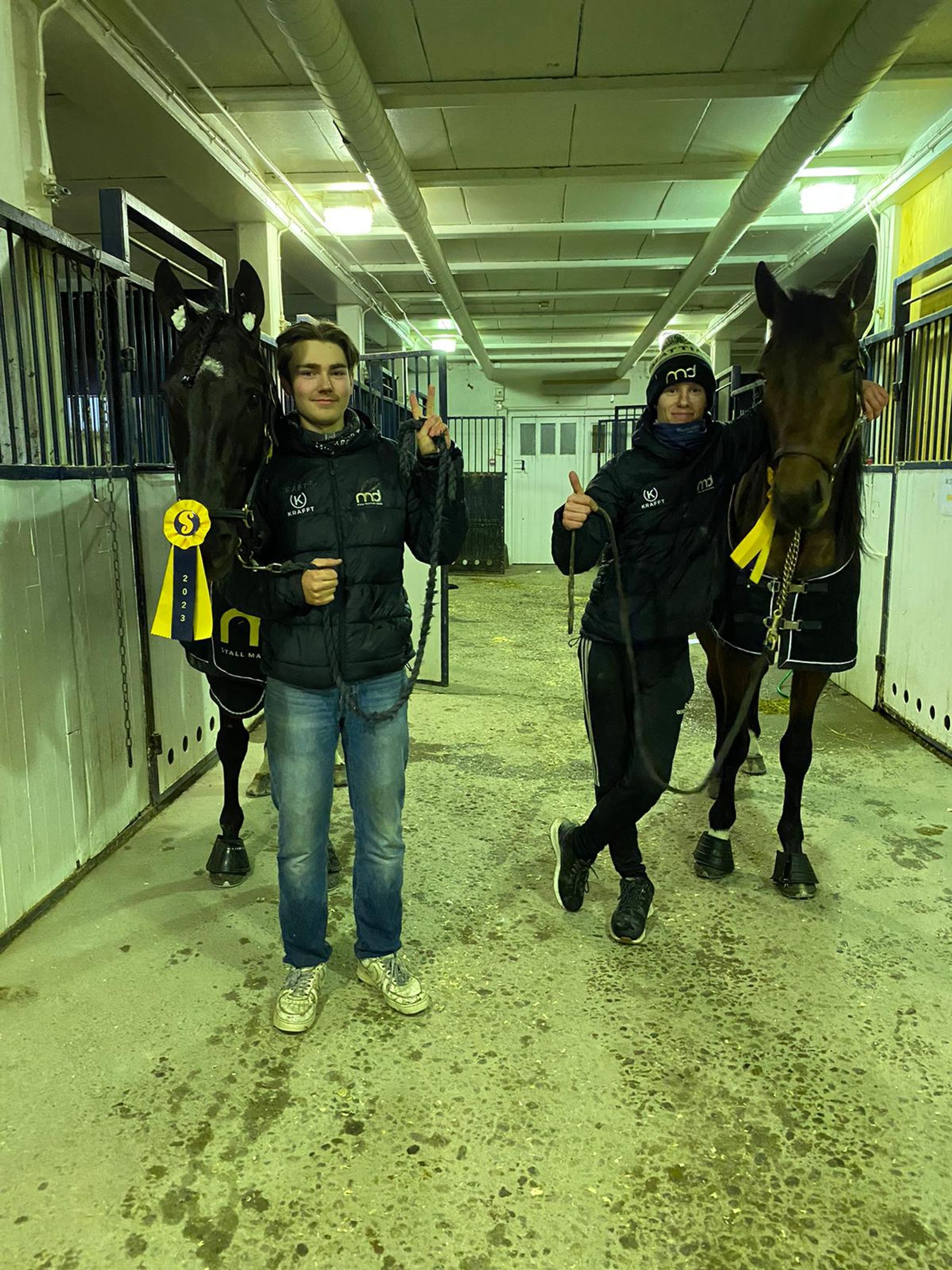 085CAB39-CB2D-428C-B77B-7BCAE8AF3385