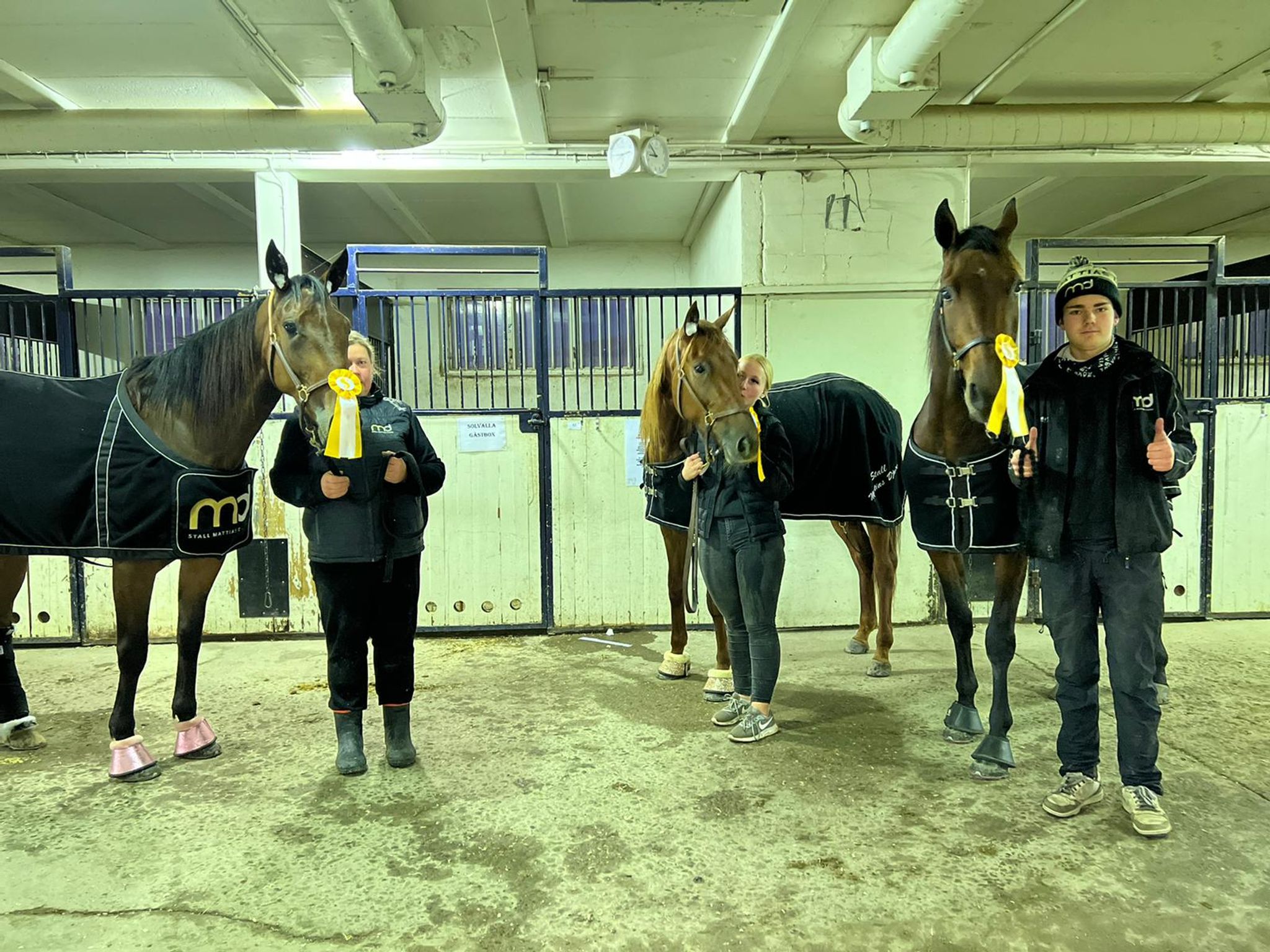 19F76D77-CF7E-4BF8-BE4C-8A5EA0BB9E88