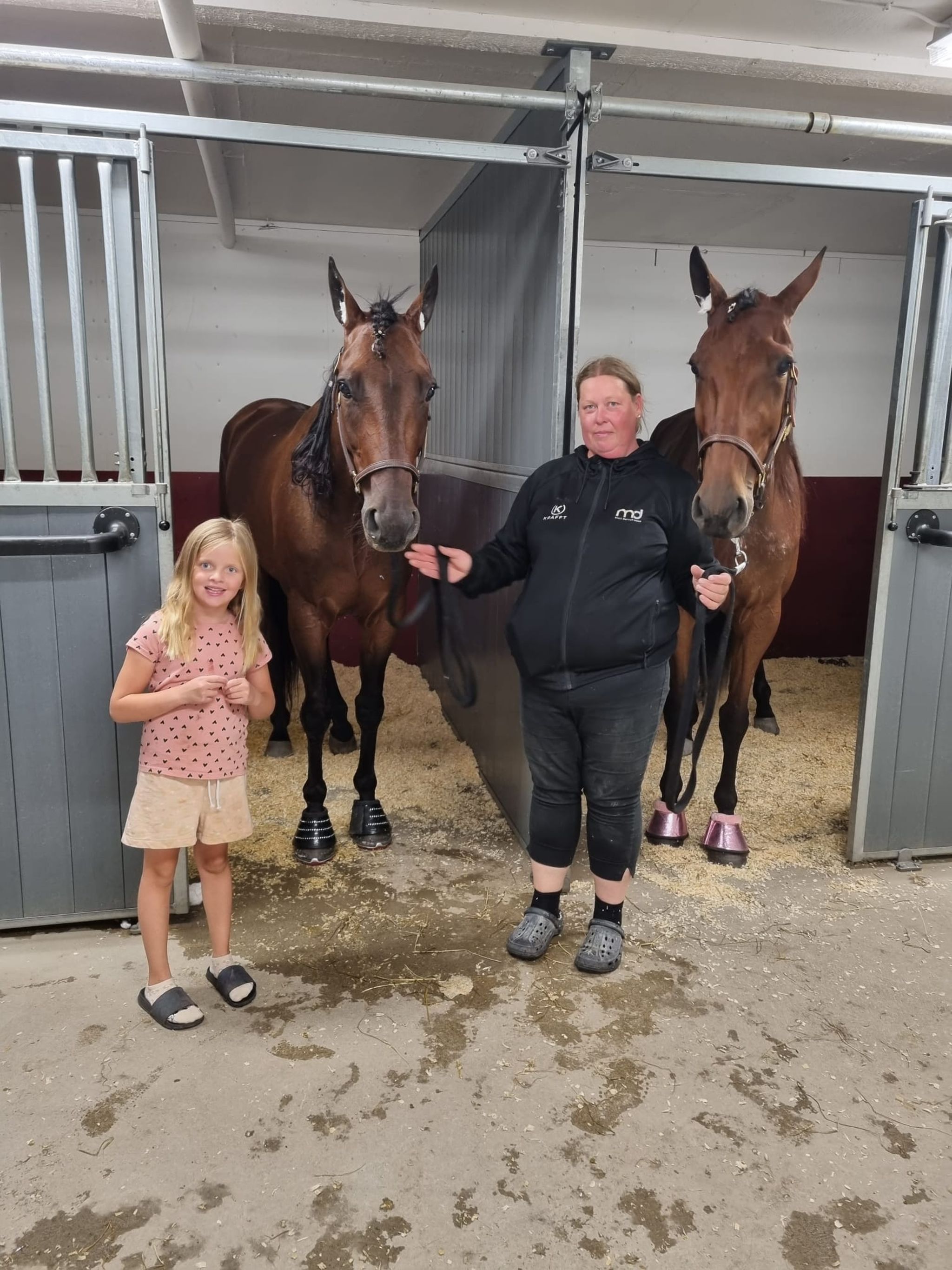 13CEA194-DDF0-4EBB-B566-2685A6C1BD53