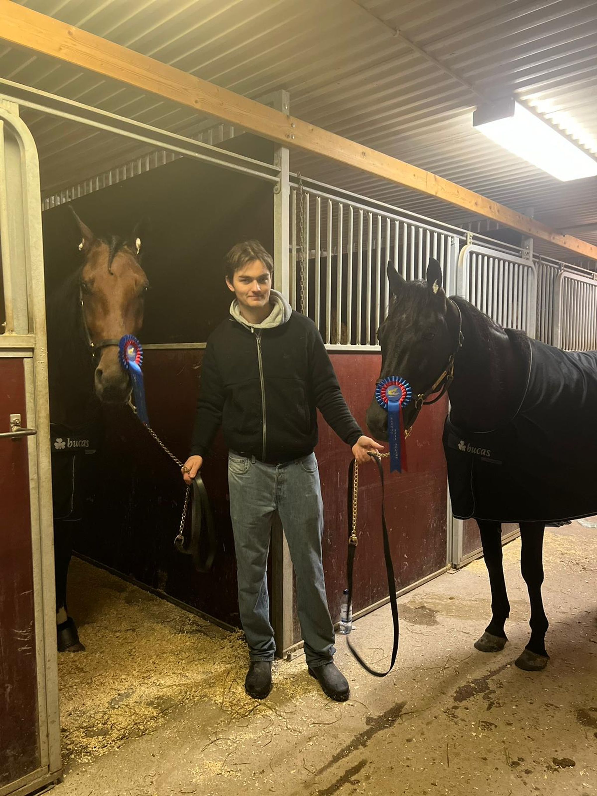 3A167D6C-CB14-403B-824D-550314B95E9F