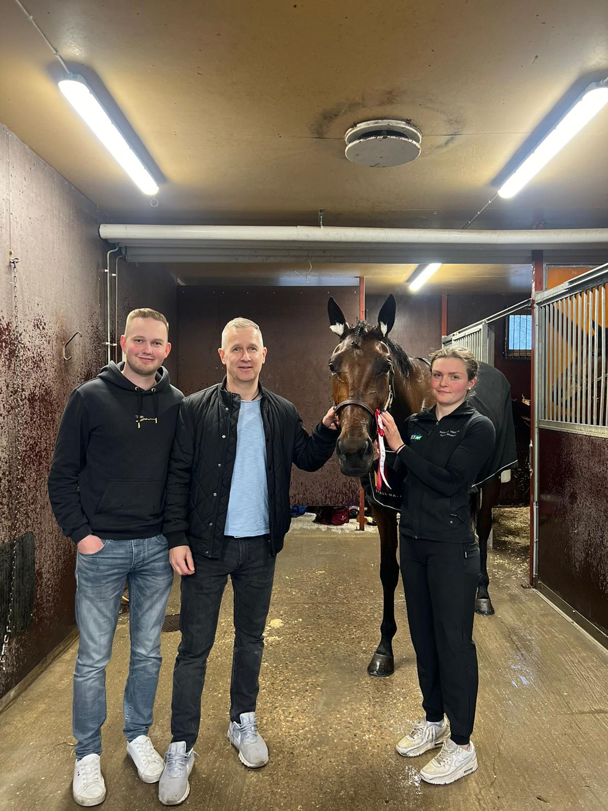 3BB5ED4C-73A9-4859-AE72-48A216084904