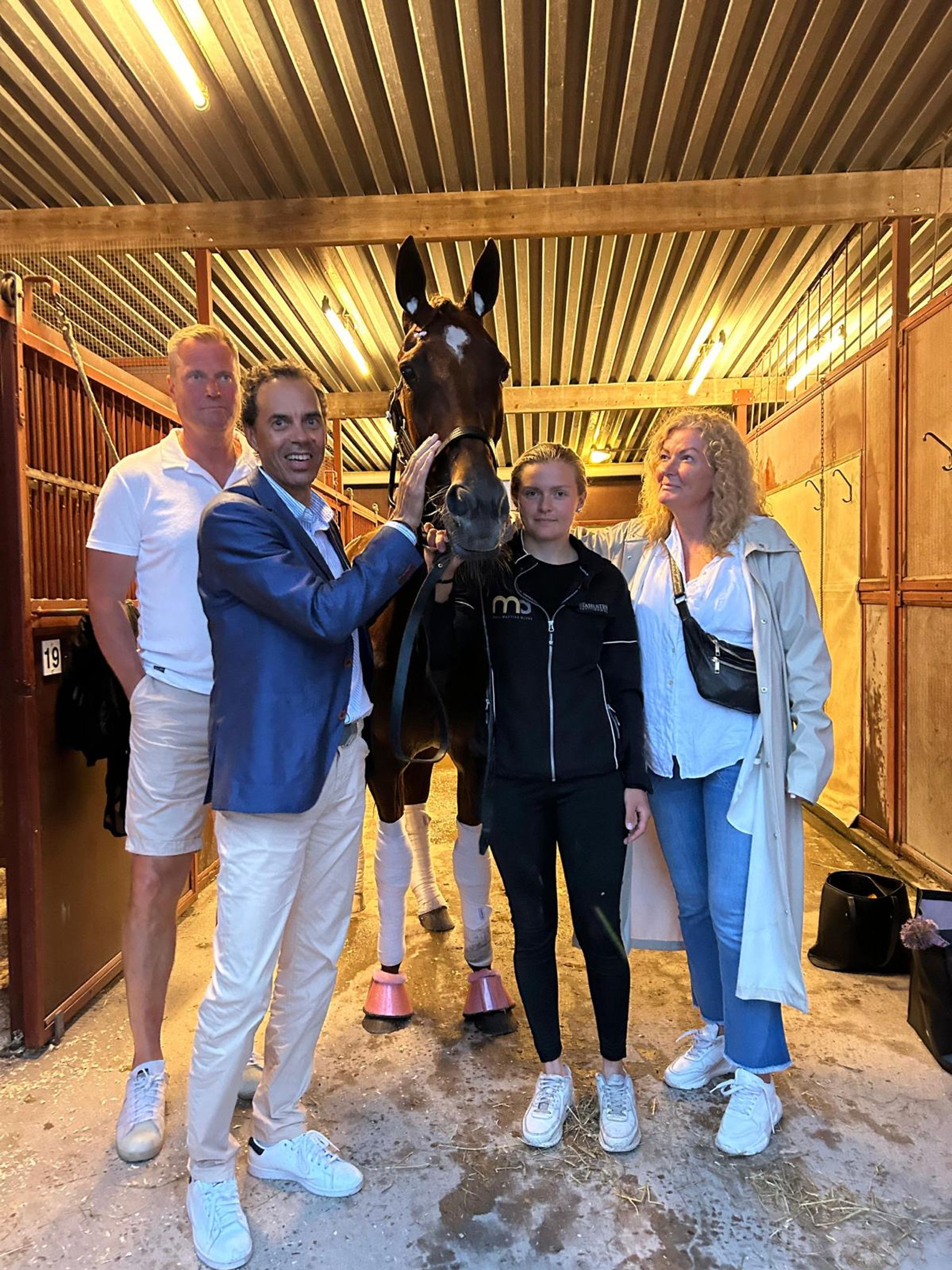 894B96A8-E95B-400A-96E5-DECE5ADC9F47