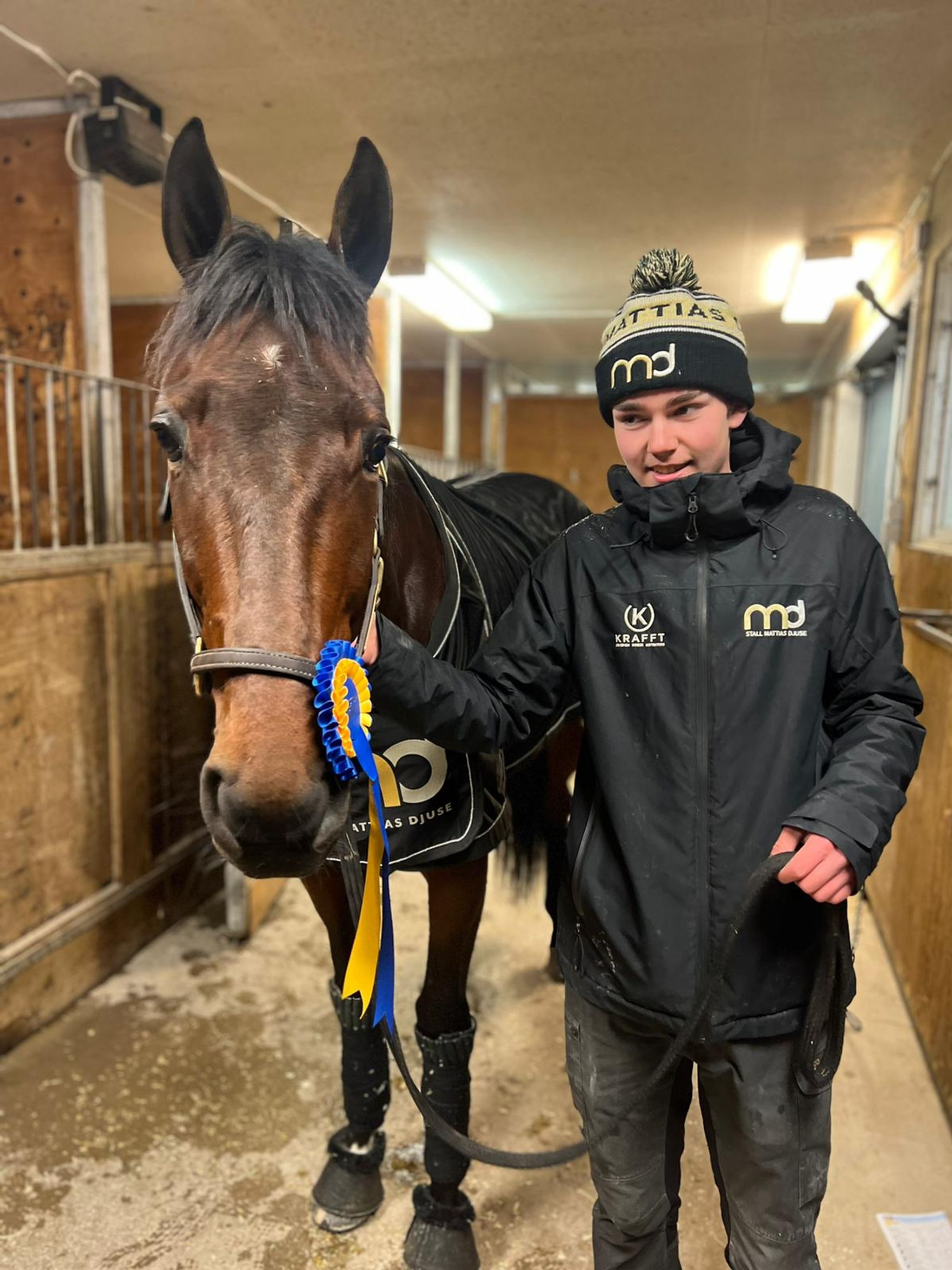 E64EFC6F-A285-4601-A383-5D0349300A1A