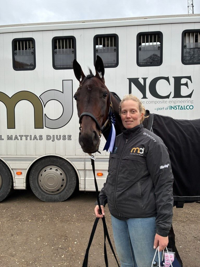 Dubbel på Gävles lunchtrav 🥇🥇 Supercharged tog sin första seger i våran regi 💐 skötare Petra 👏 Tangelo Lane tar sin andra raka seger 🥇 💐 skötare Moa 👏