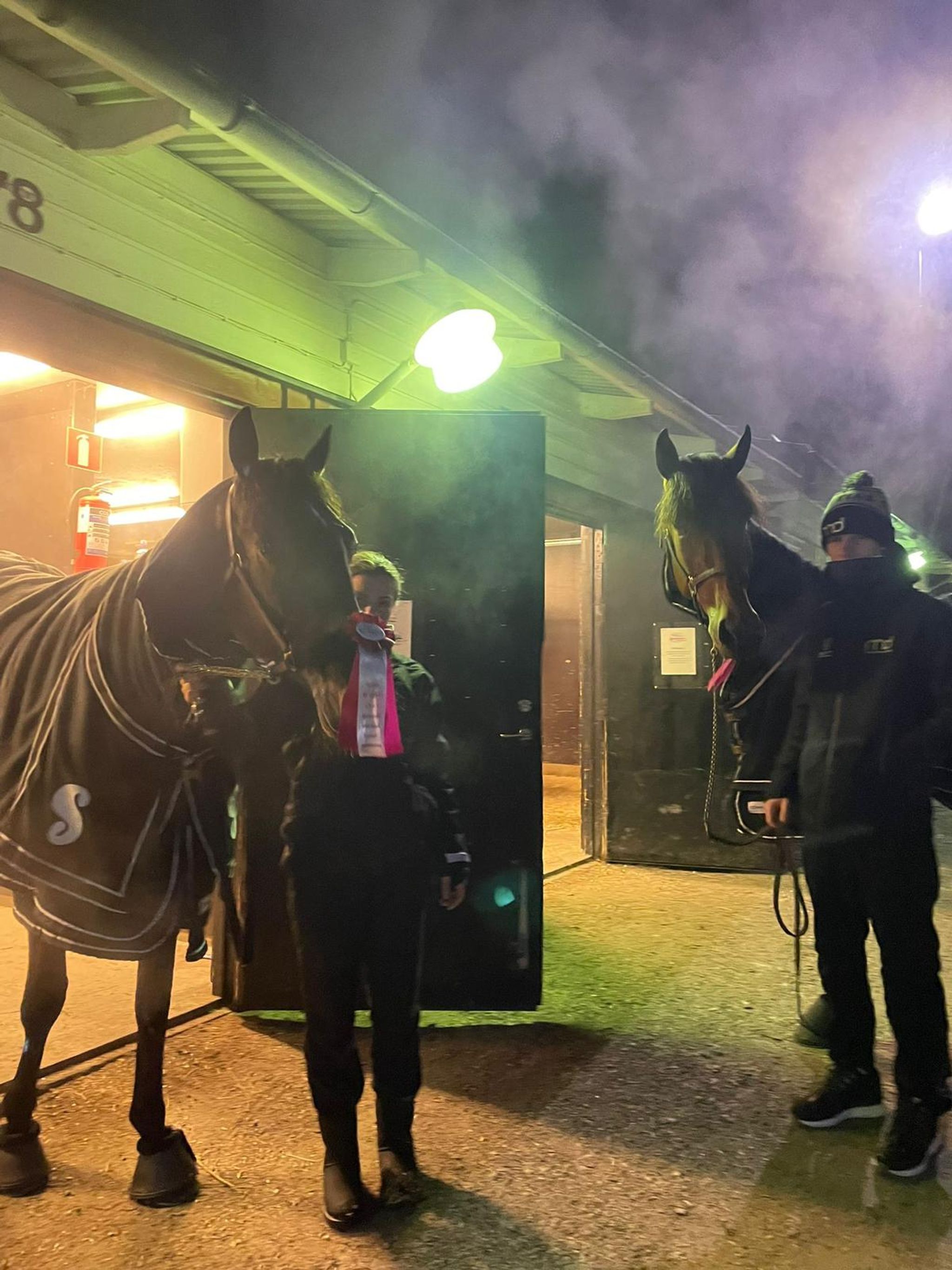 95A52735-0D41-4E5E-A1B3-4A00F9FAAF3E