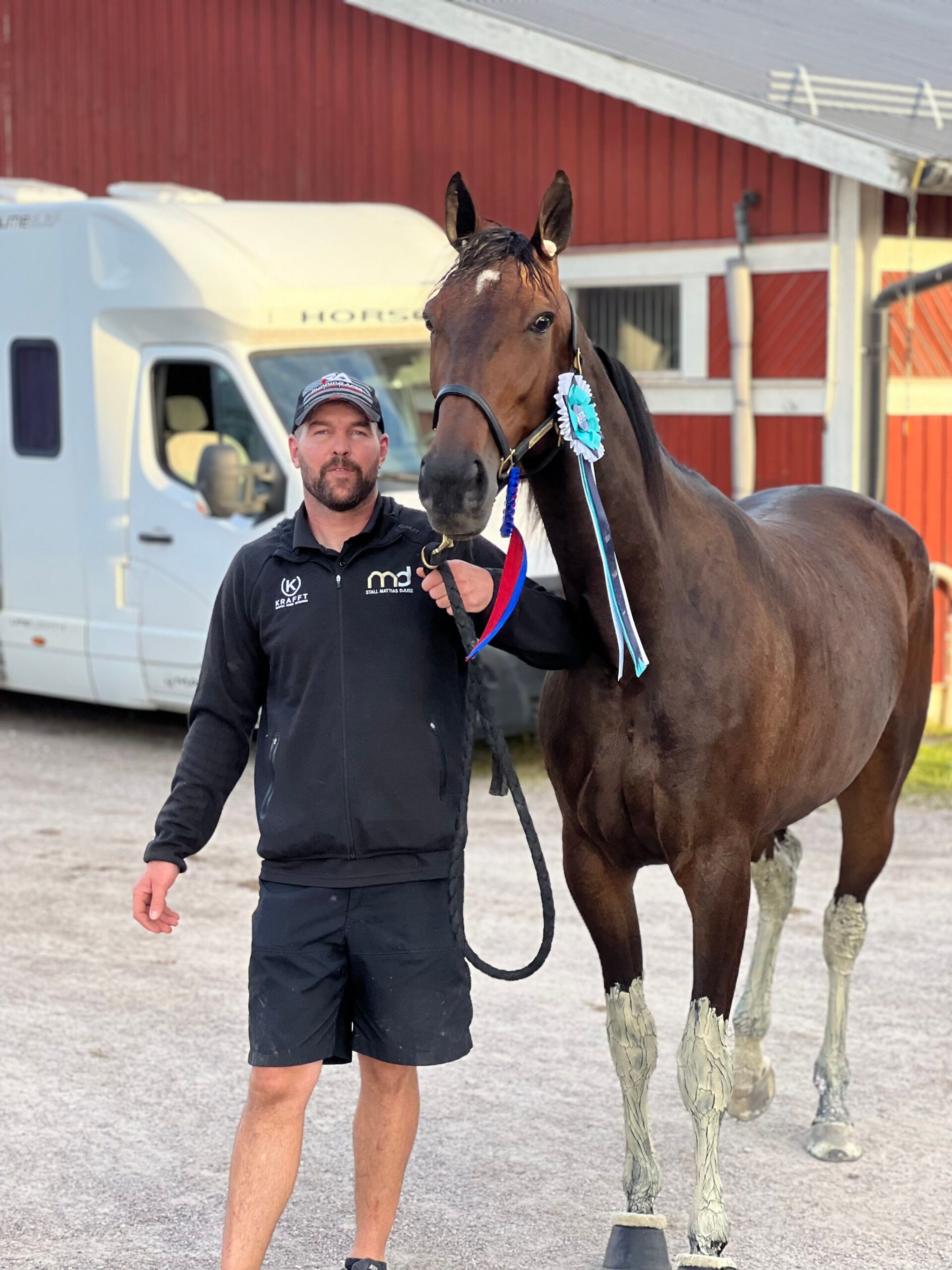 B5F64454-5087-41EE-9C22-CD5DAC686966