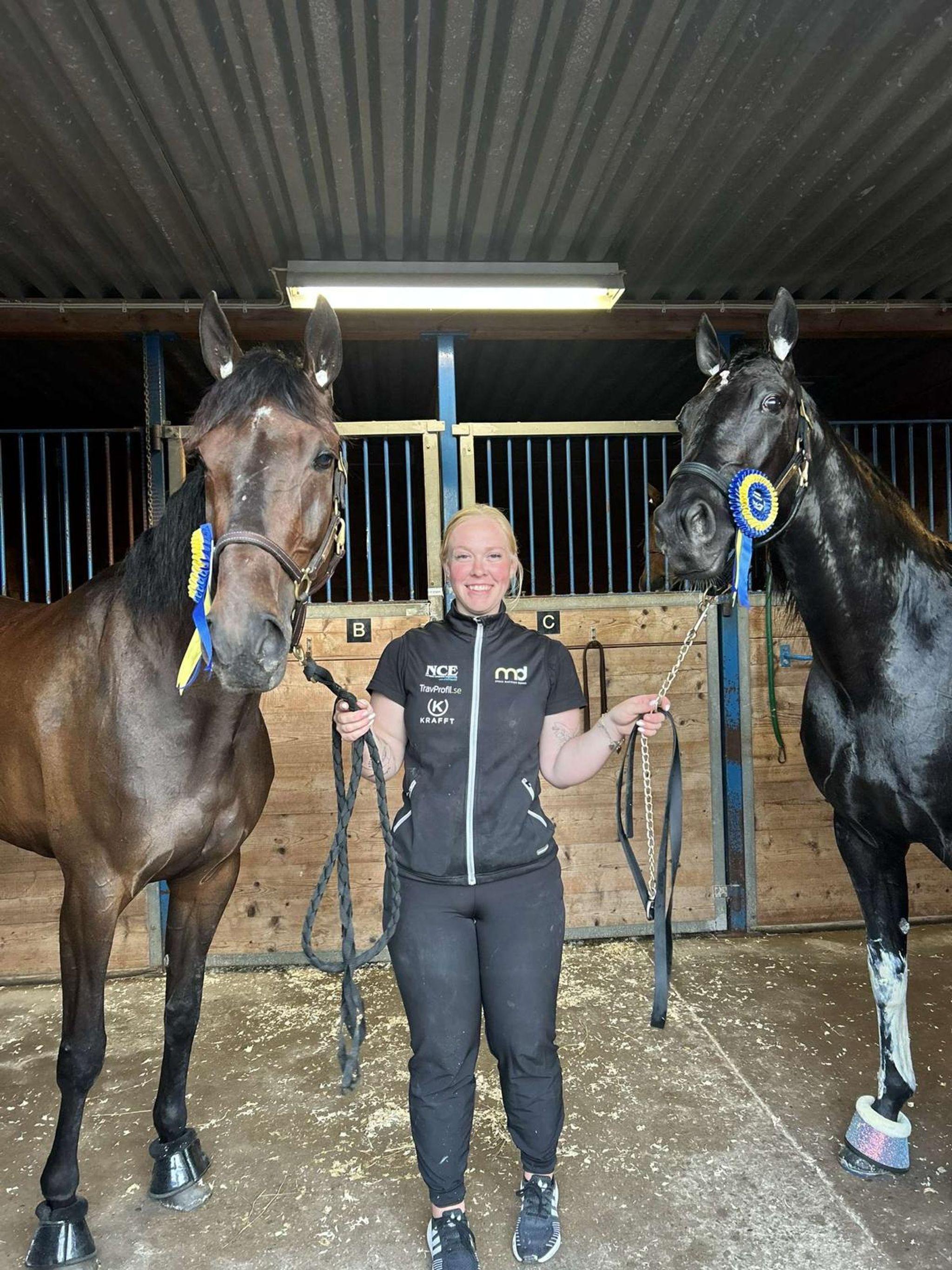 5EFB0FAF-7F8D-4D31-9AA8-D8D74CA1DEAD