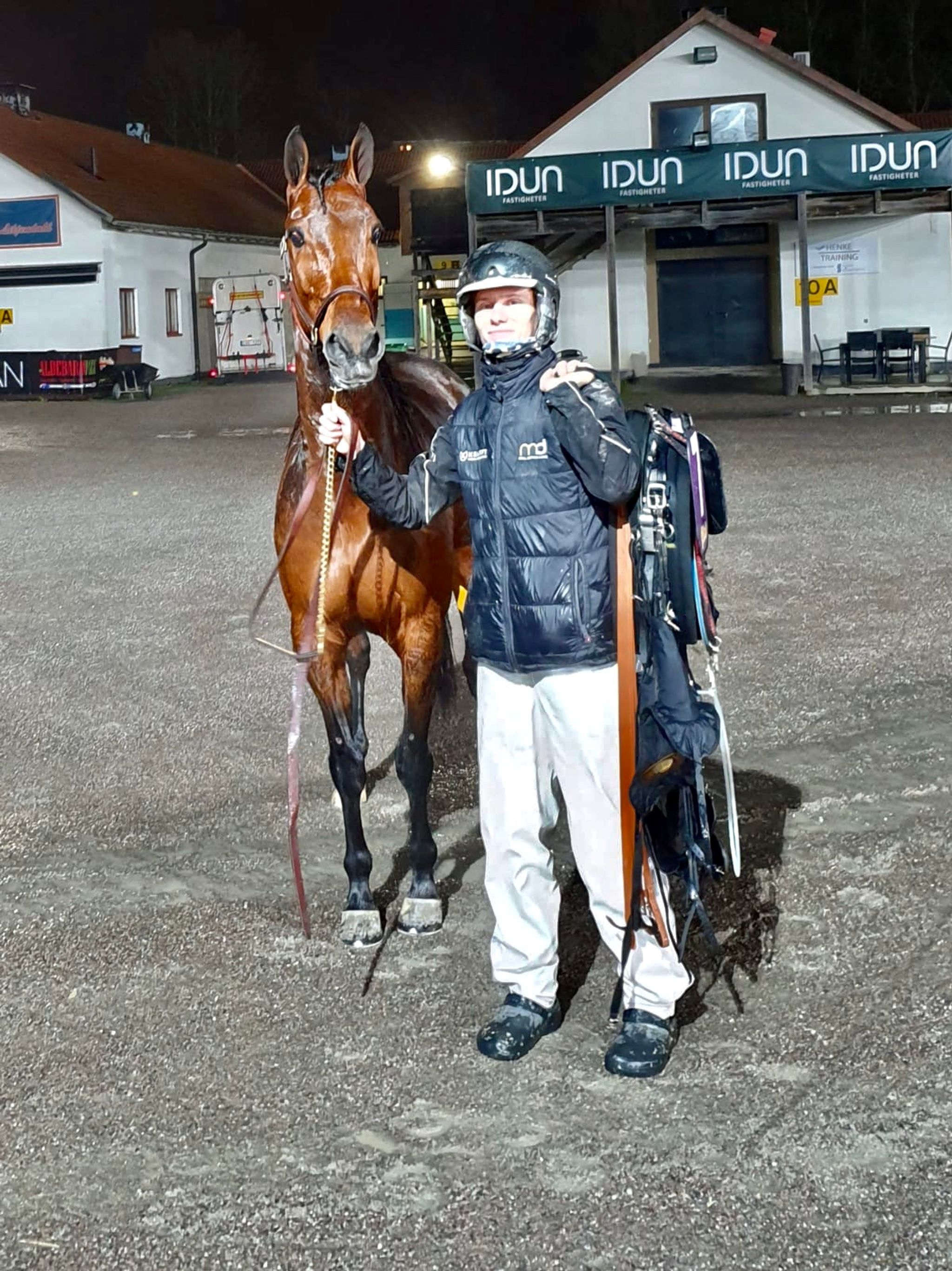 05B048FF-A194-4C84-AF82-D52095F31093