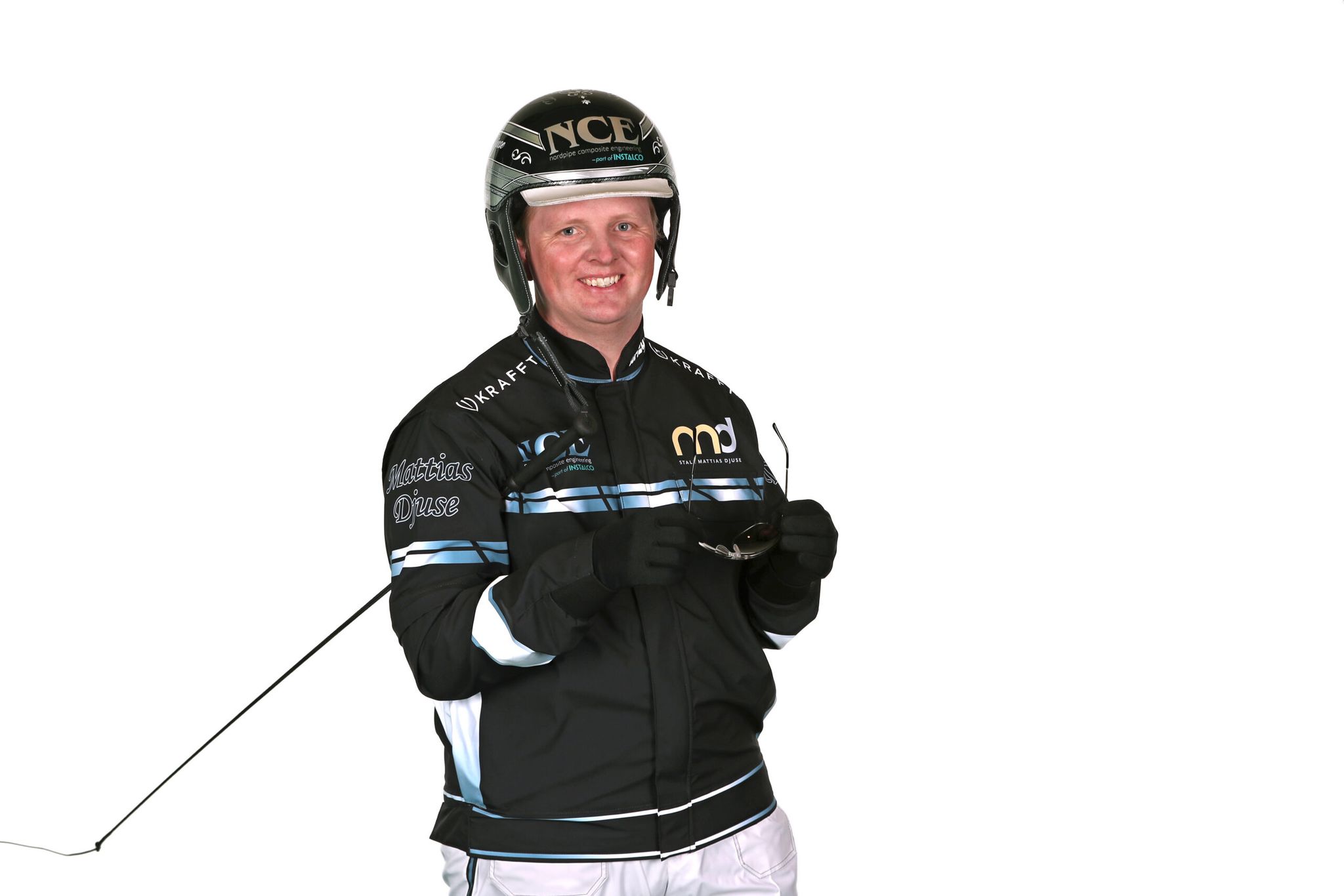 Äntligen är sommardressen klar och sponsorloggan på plats