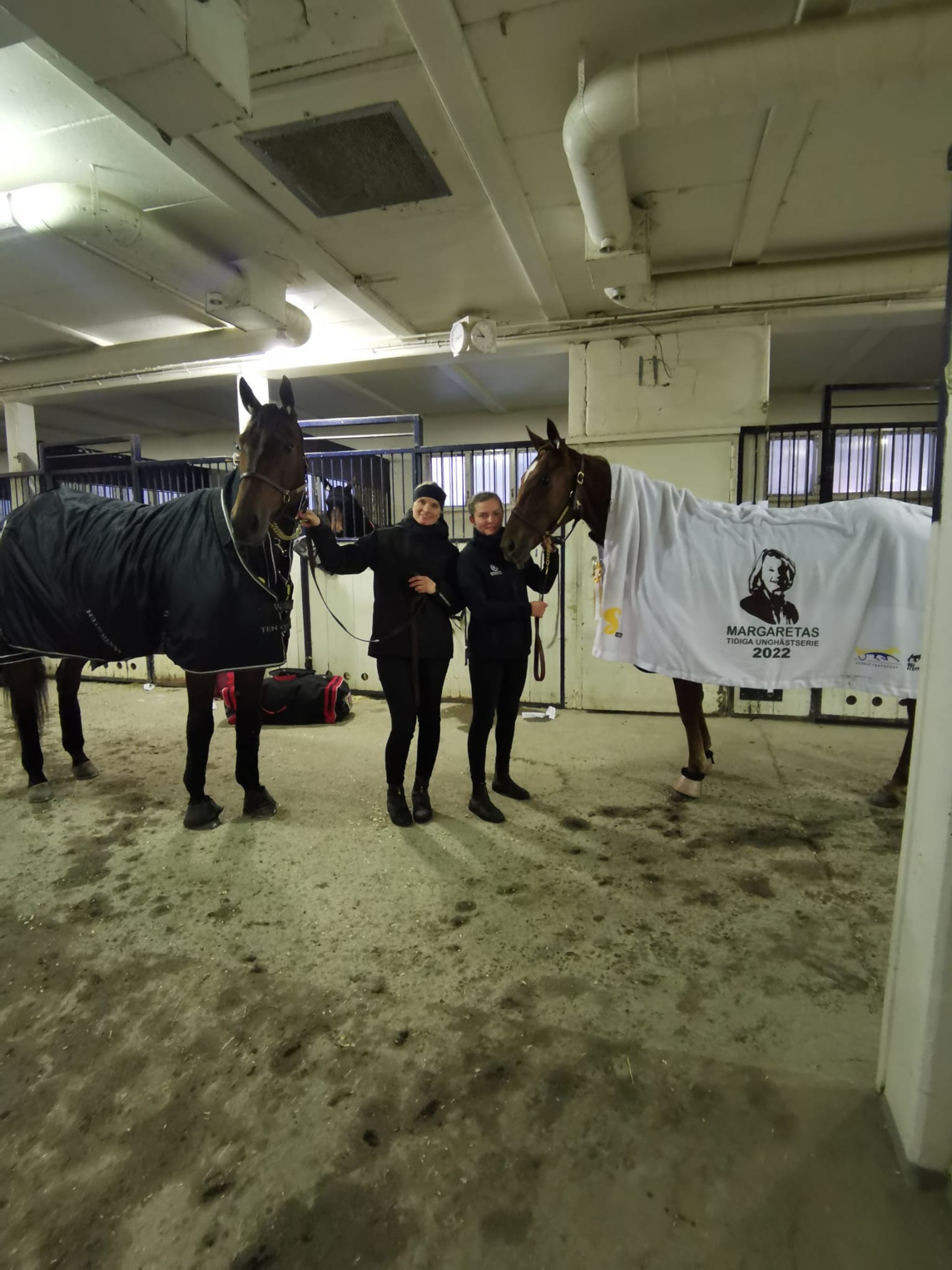 DF341454-D578-43CB-96A7-A56A5399A0FC