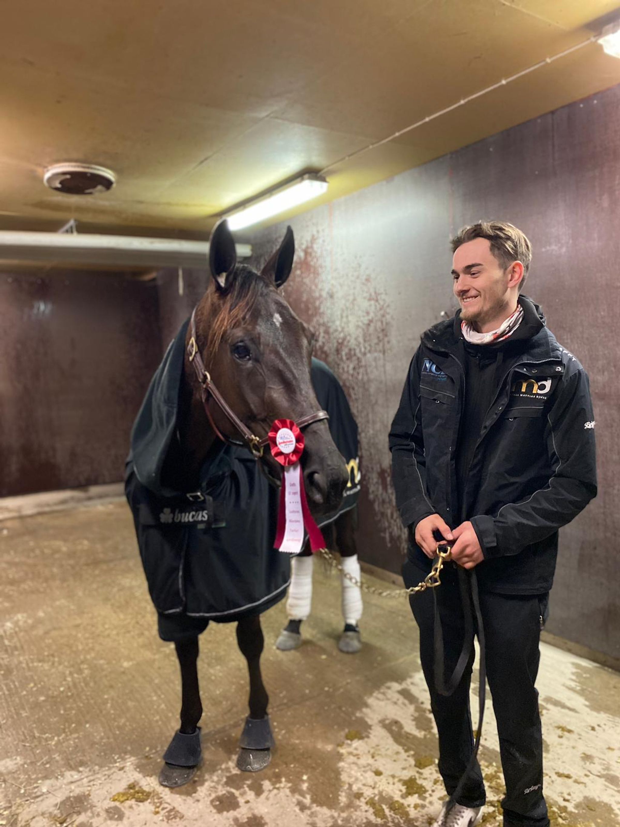 1F0002CE-5822-4E64-B05D-6F1B6C995925