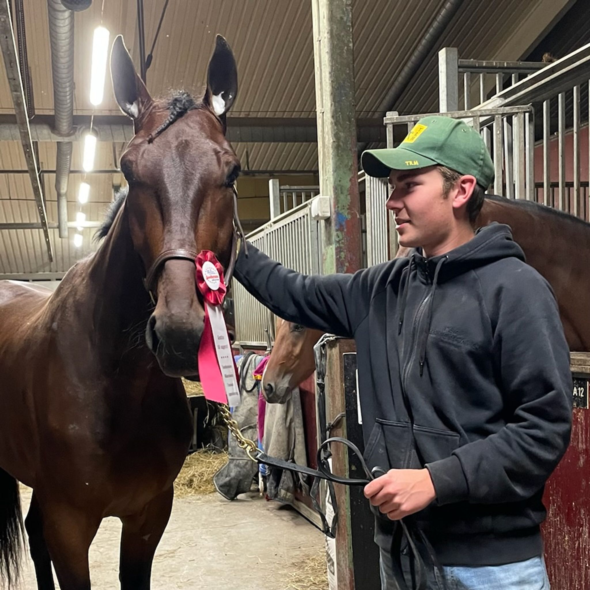 A03B8C2E-A096-483B-81B6-C0BF12D0FBE0