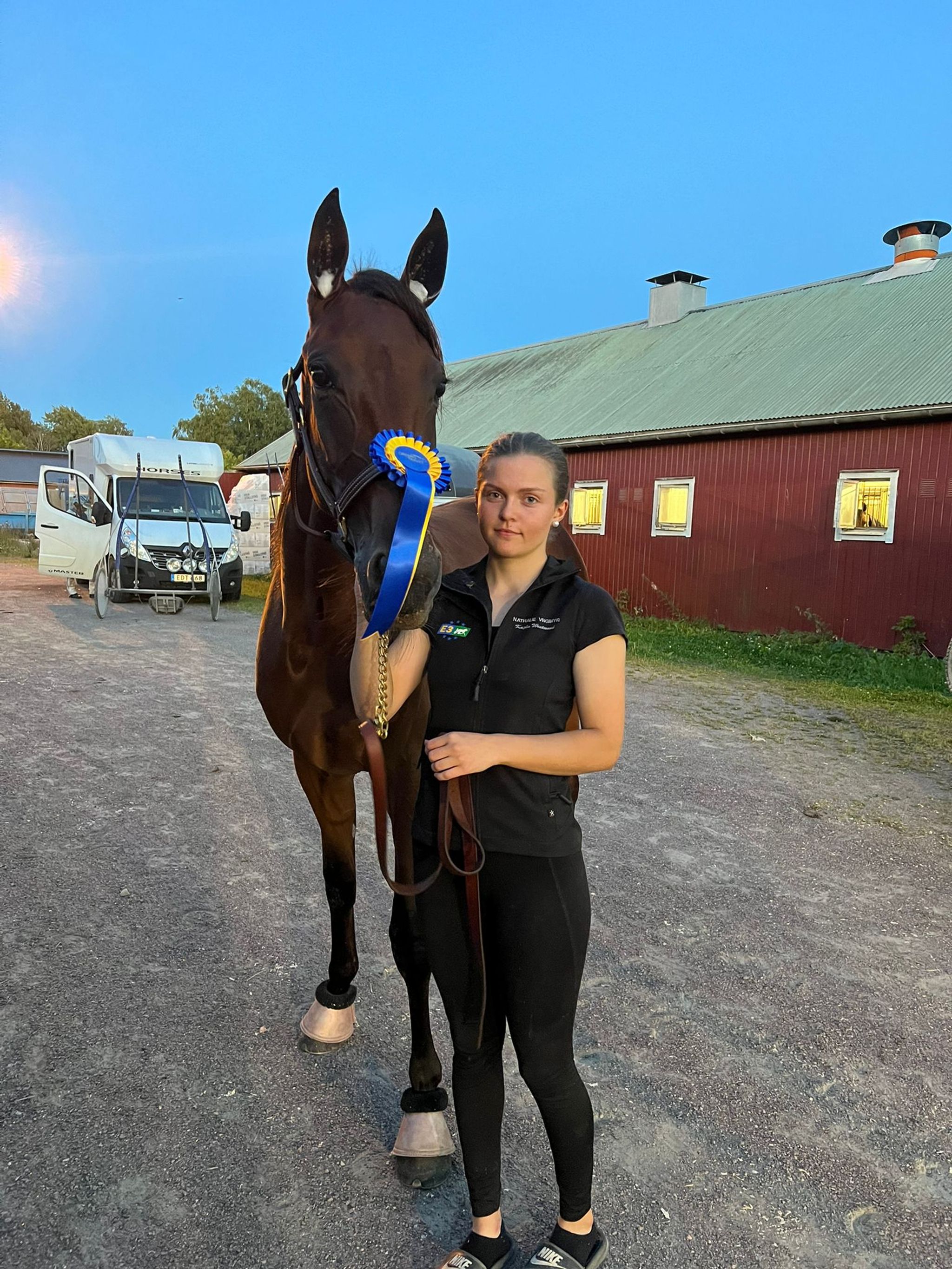 B5F689AB-912A-4D78-950C-9DFBE251D173