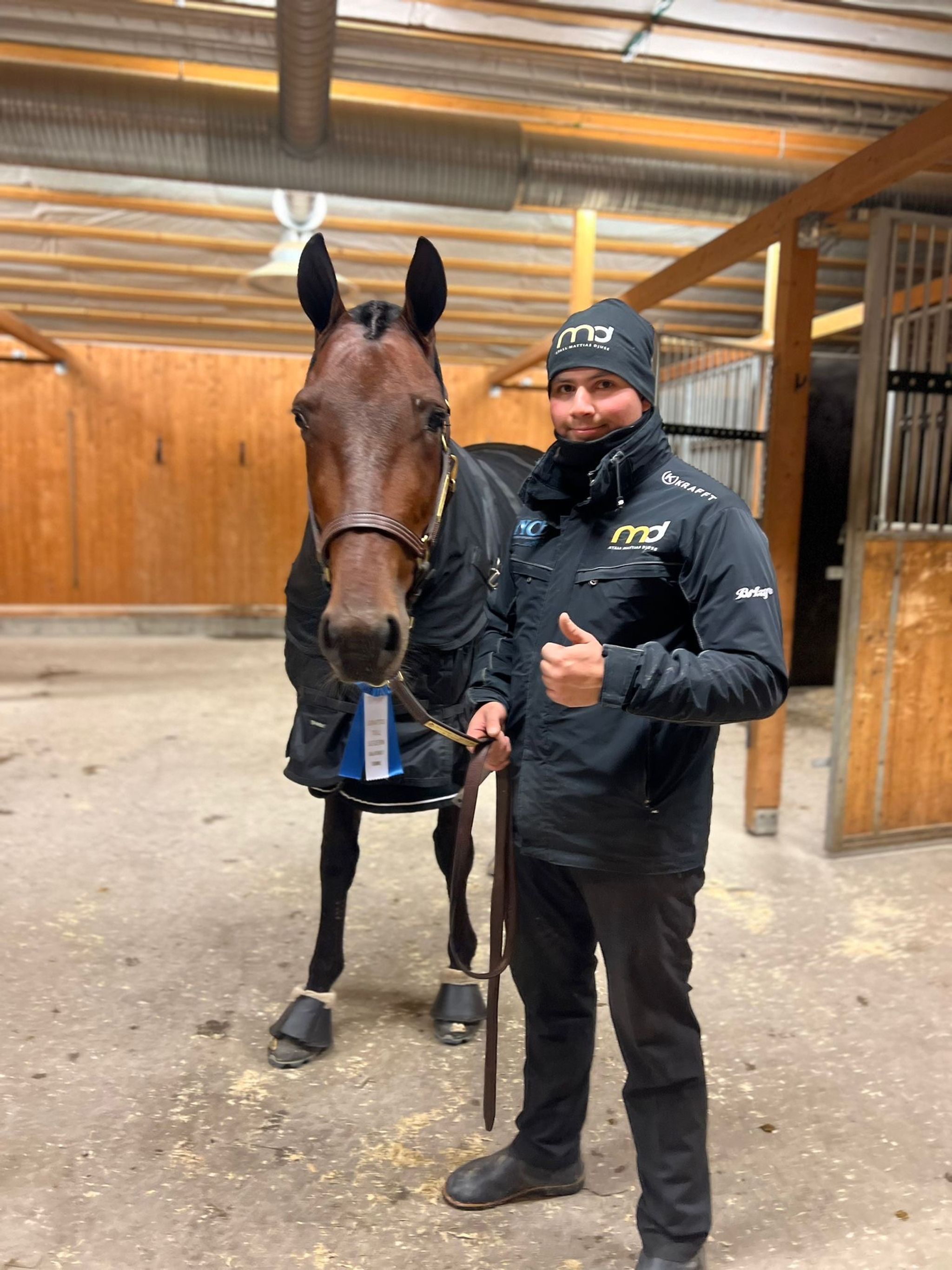 9d0a6109-a6a9-458f-b4f6-a9a62e99e024