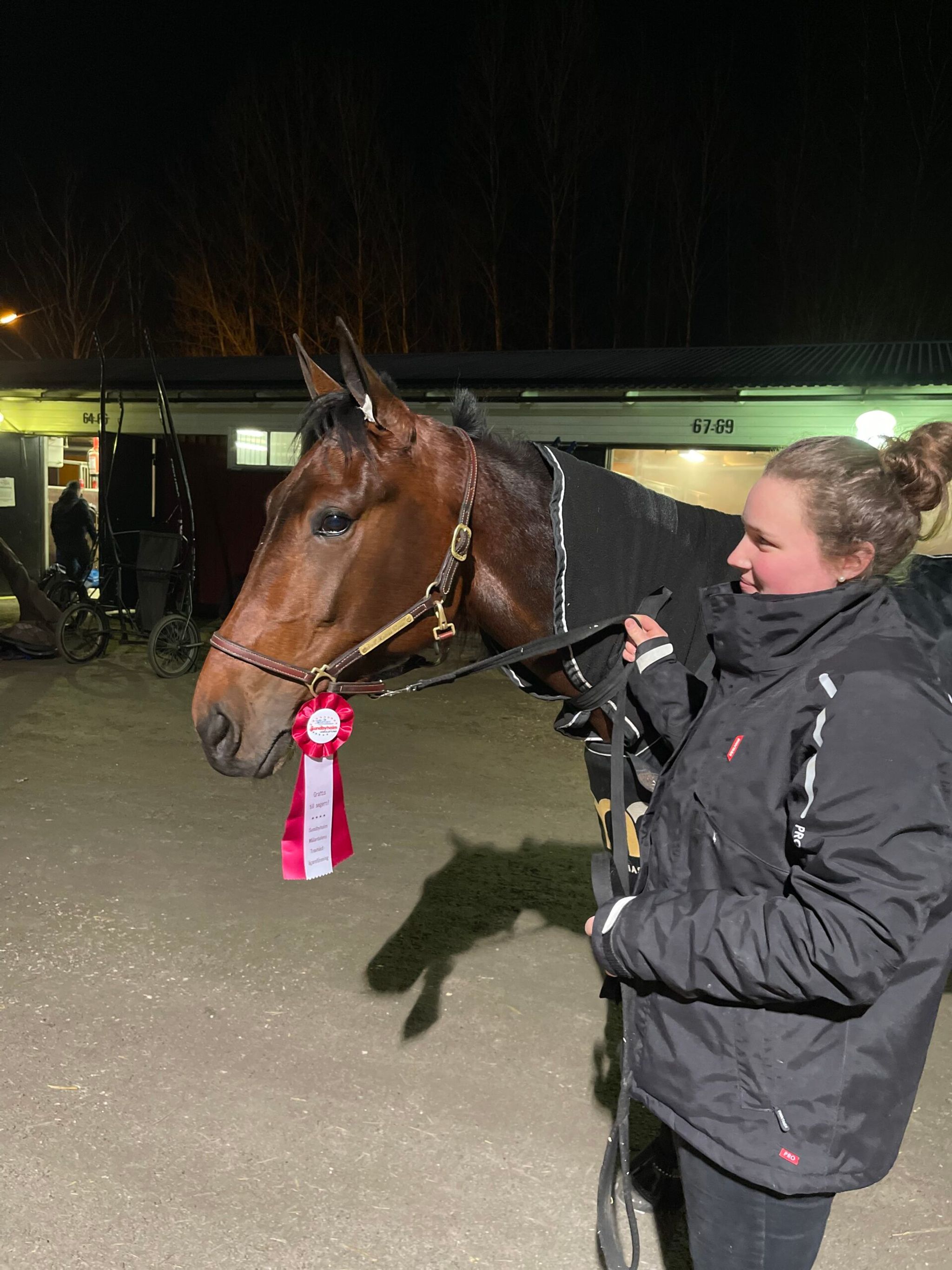 A9F84404-7582-4C5C-887D-54CB7B656D26