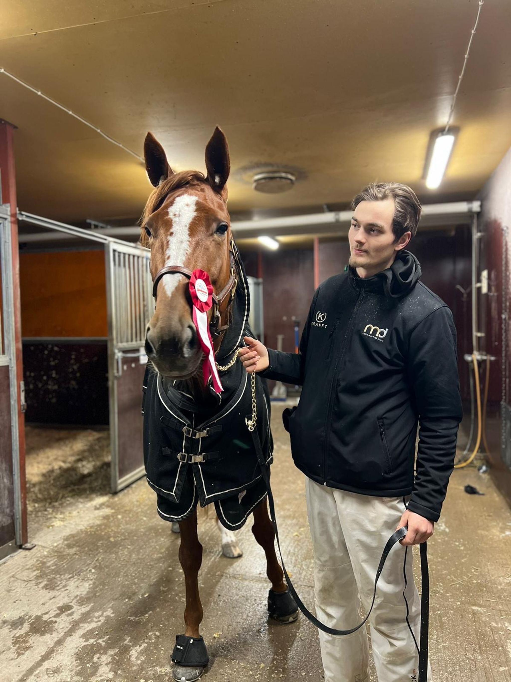 0ABCF702-346A-4F29-B32E-480CDED40139