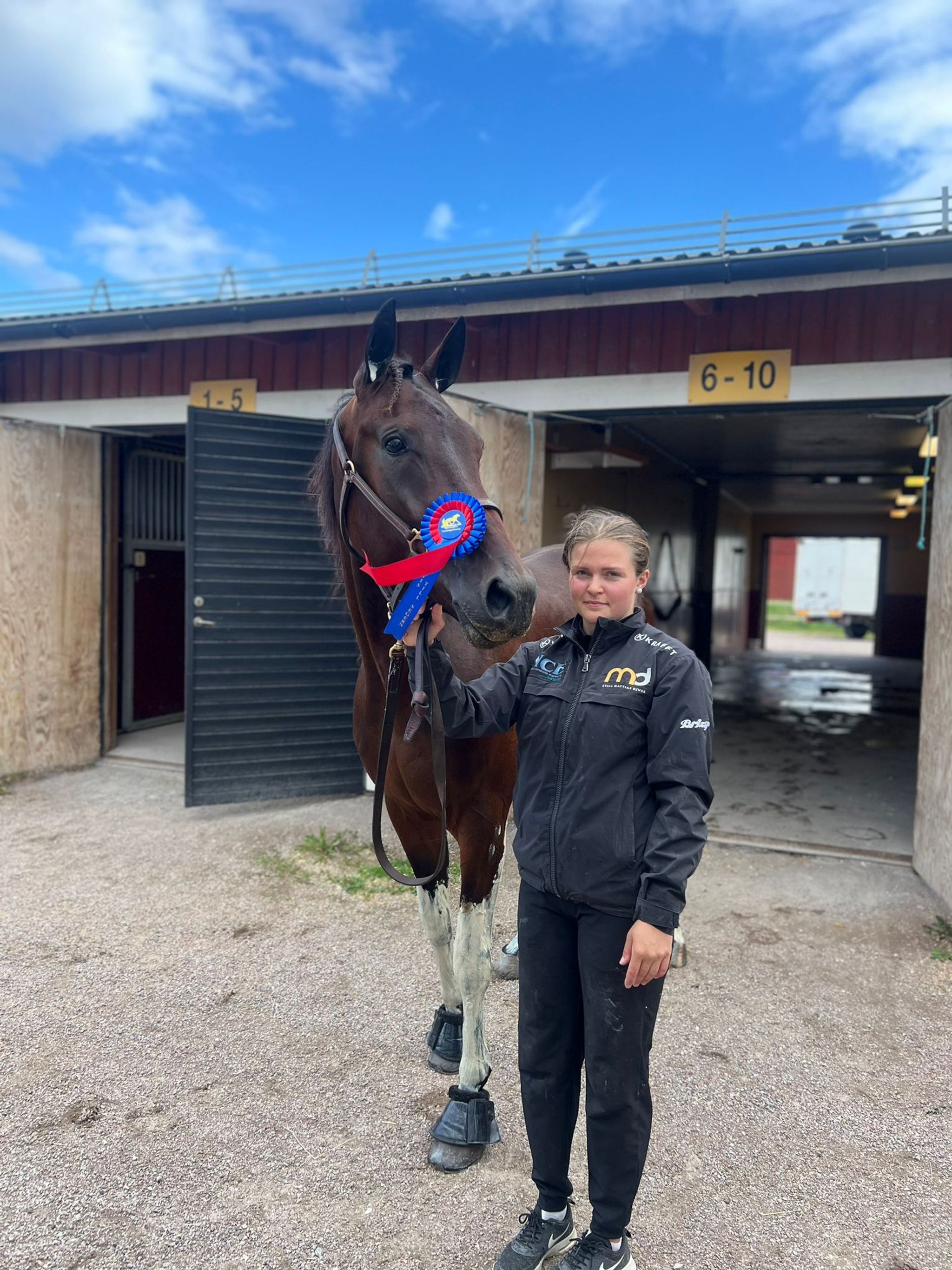 ABAD6AE2-4164-46E2-BAC2-71B31F392A7C