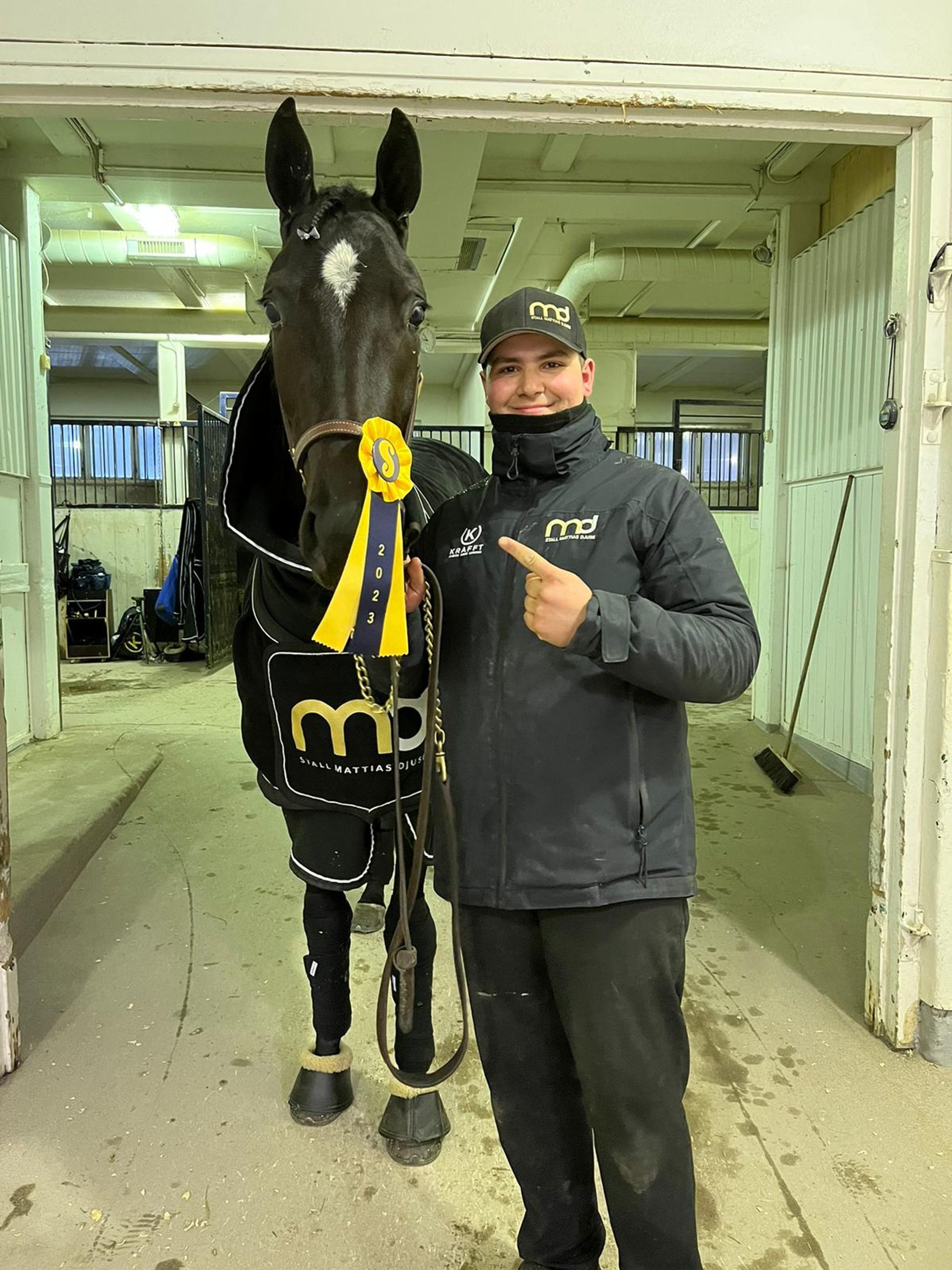 8A2C2468-F332-4D16-8F6A-3CBA185C2F8B