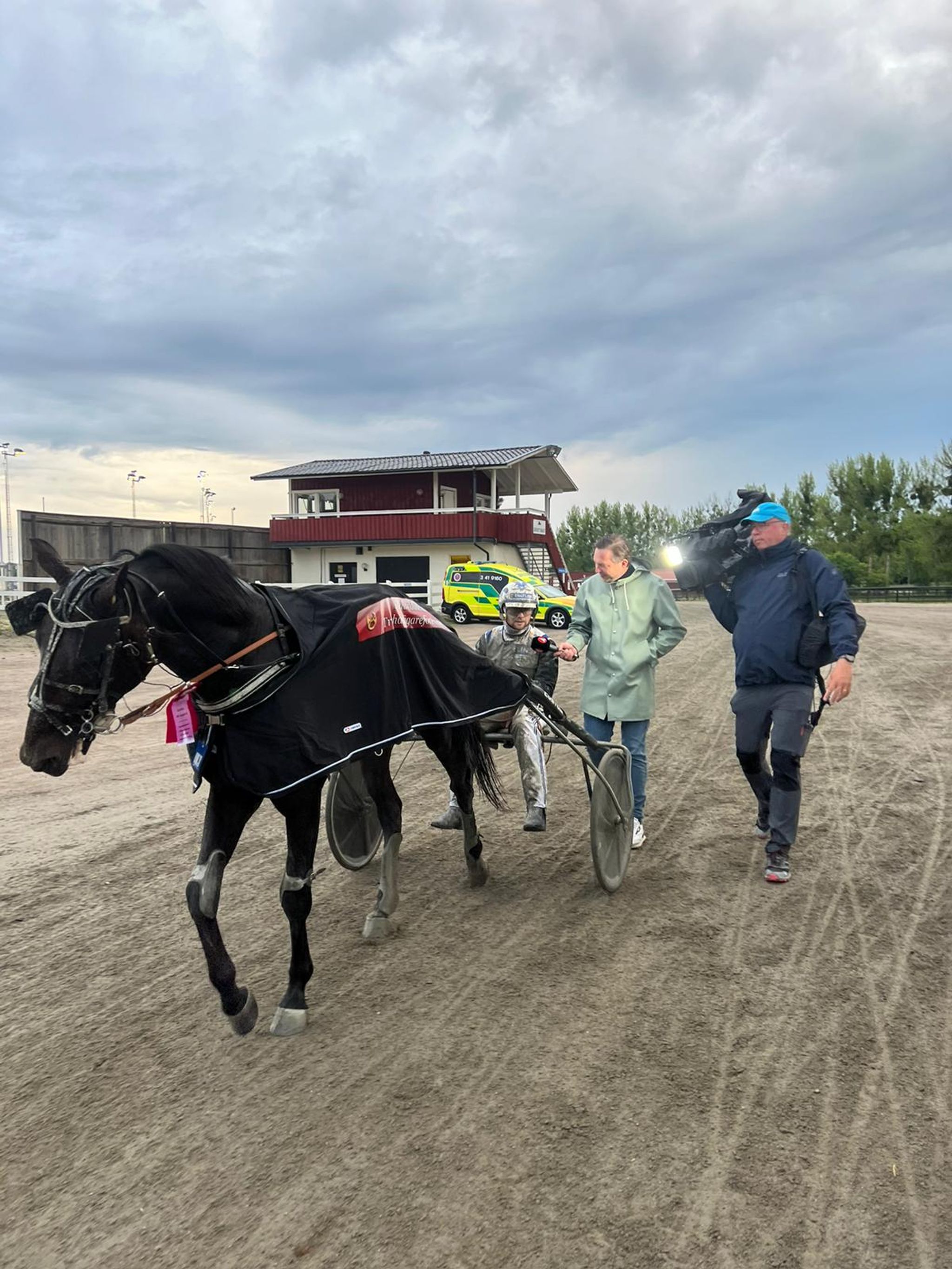 B9E2F81C-BA79-4064-B568-F95E11A700DA