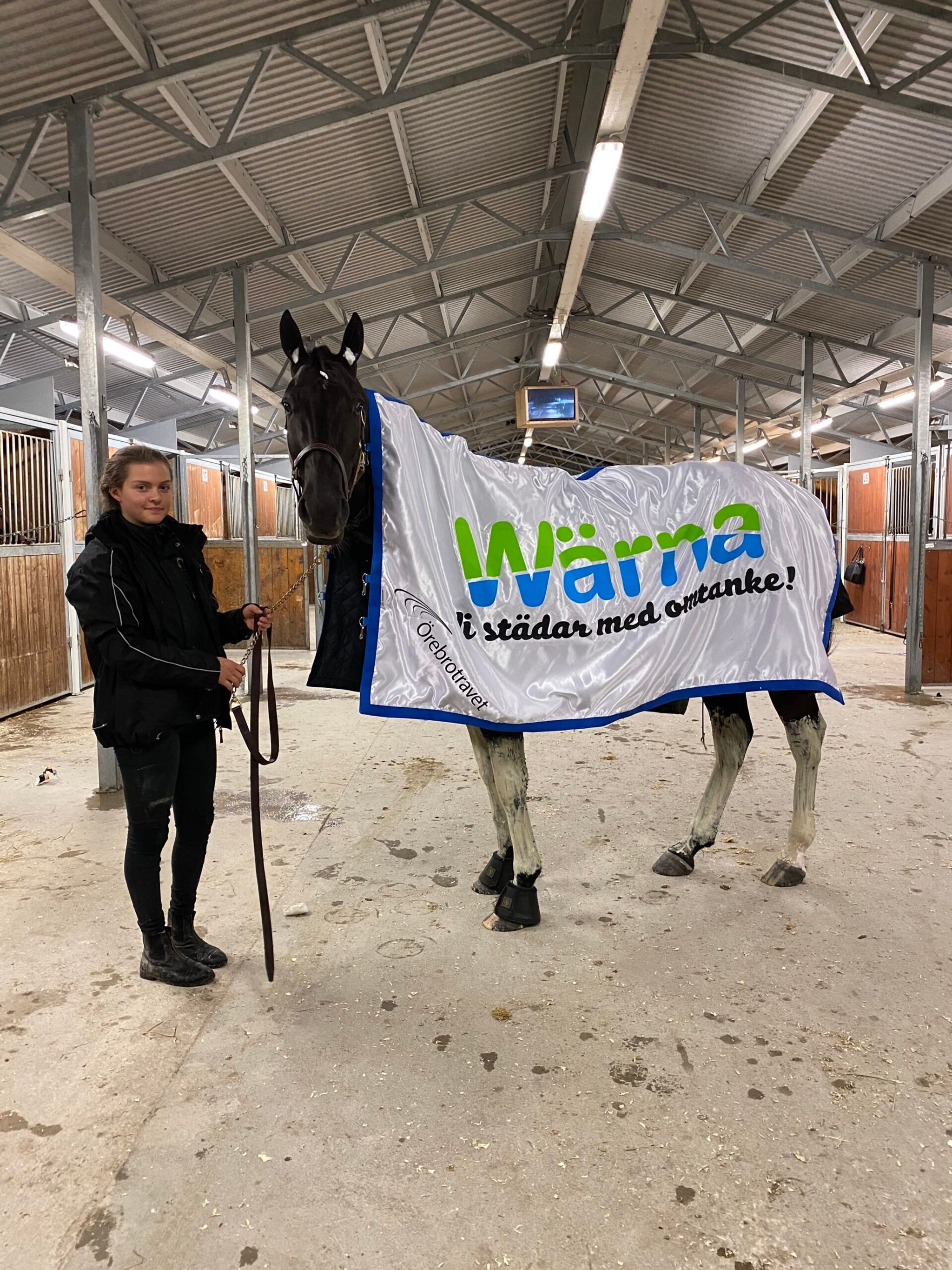 FB6DB5B8-7DA6-4DD6-9AFF-4D906748A78D