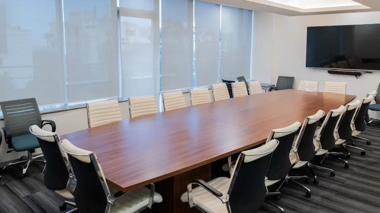 Office Space for Remote Teams: Blending Collaboration and Flexibility