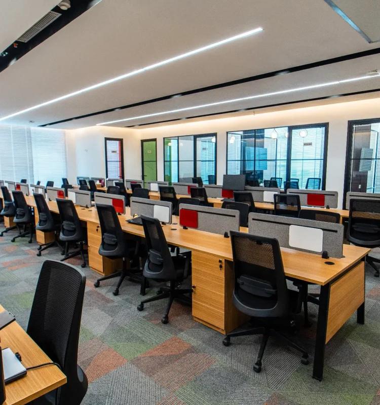 Open-plan workstation floor, AIHP Millennium, Udyog Vihar Gurgaon
