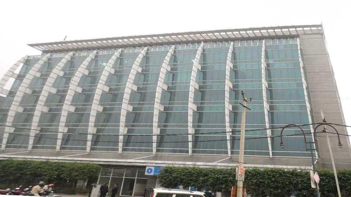 Veritas Tower on Golf Course Road, Gurgaon — glass-facade commercial building