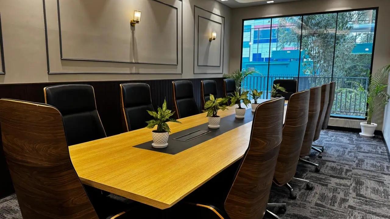 Prime Commercial Space available for Rent