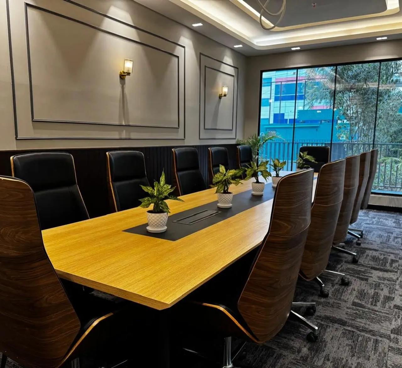 Prime Commercial Space available for Rent