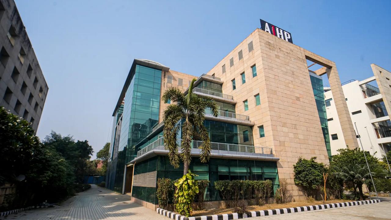 Gurgaon vs Noida for Office Space—The Decision Framework Beyond Just Rent Comparison